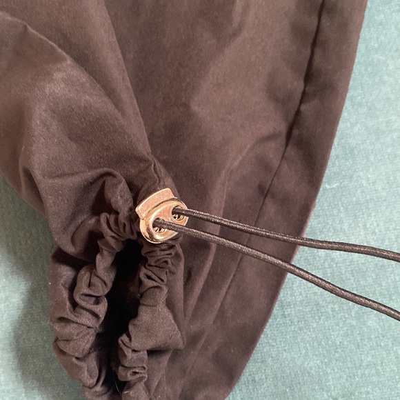 Black parachute pants no size but runs 2XL to 3XL adjustable waist. Never worn - Picture 5 of 9